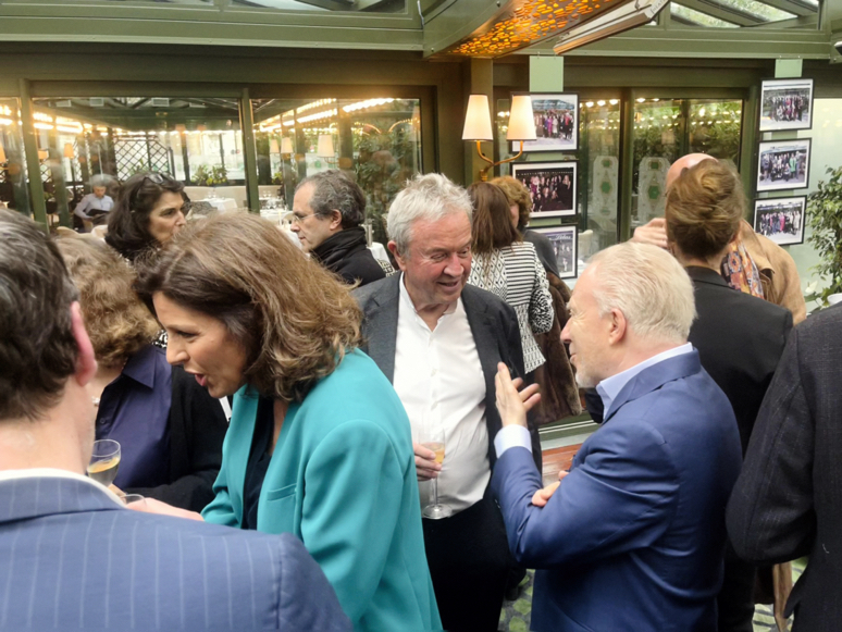 Philippe Forest, Géraldine Muhlmann, Cécile Guilbert, François Meyronnis, Antoine Gallimard, Pierre Leroy, Nathalie Léger (de dos), Olivier Bétourné Philippe Forest, Géraldine Muhlmann, Cécile Guilbert, François Meyronnis, Antoine Gallimard, Pierre Leroy, Nathalie Léger (de dos), Olivier Bétourné