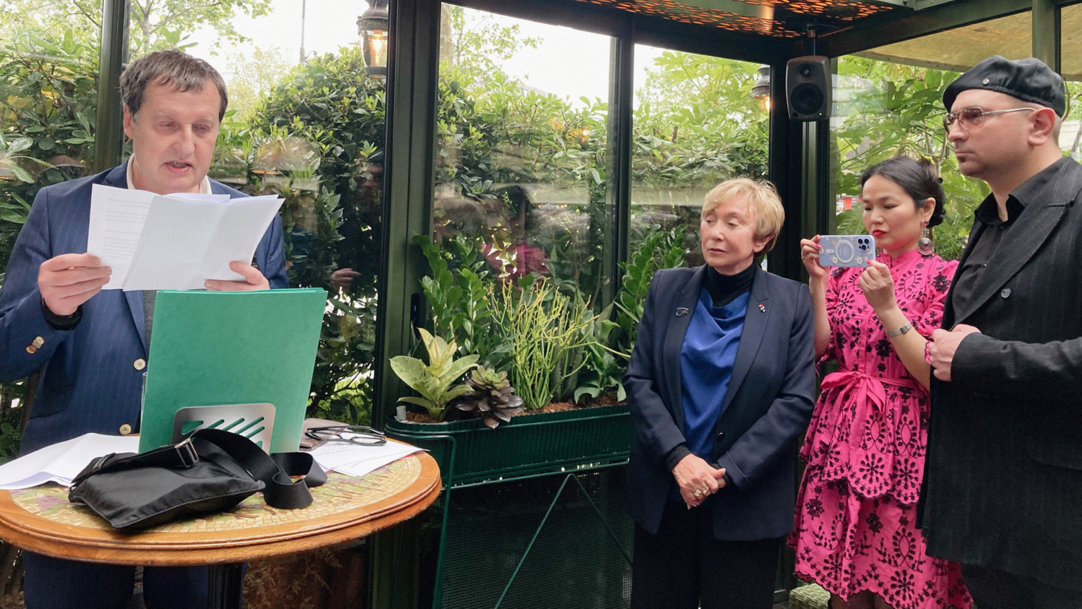 Philippe Forest, Julia Kristeva, Sophie Zhang, G.K. Galabov
(photo : Albert Dichy) Philippe Forest, Julia Kristeva, Sophie Zhang, G.K. Galabov
(photo : Albert Dichy)